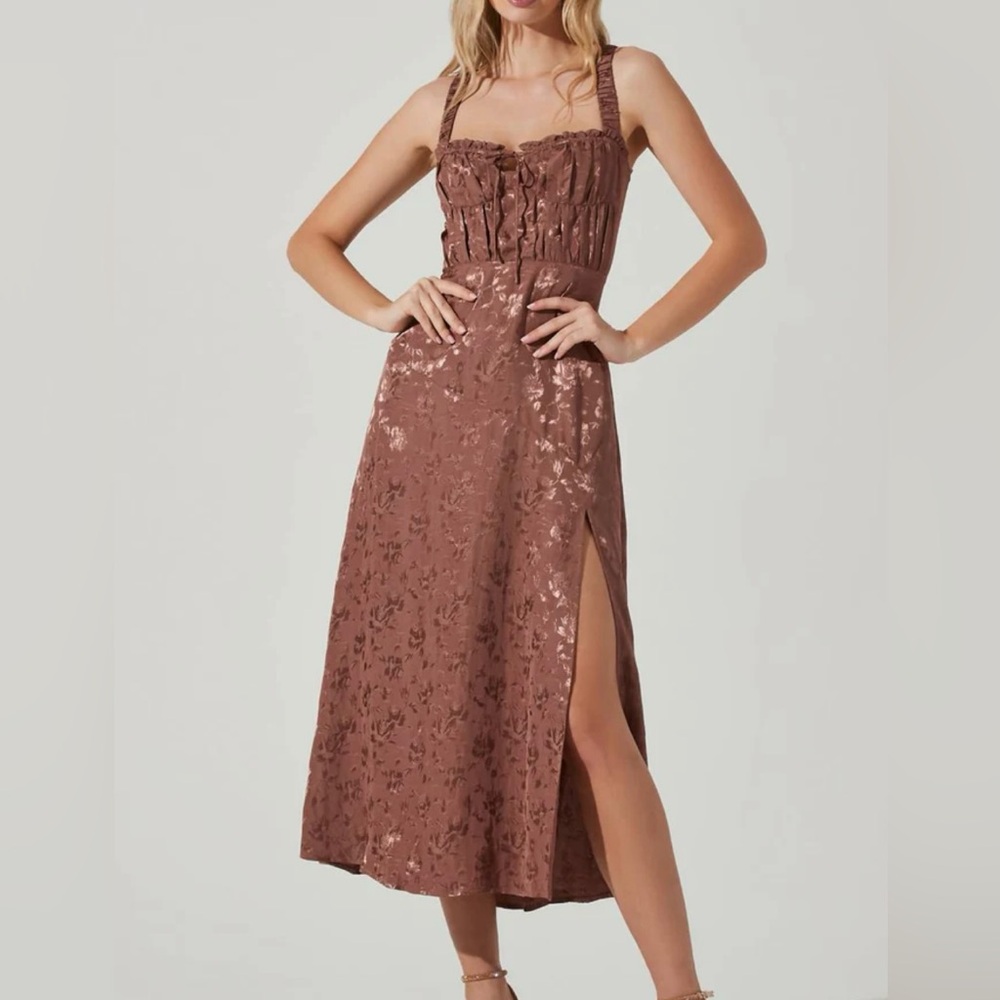 Astr The Label Floral Smocked Midi Dress in Brown